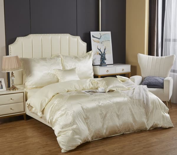 Satin broderet sengetøj 160x200 eksklusivt creme ornamentalt mønster AT005