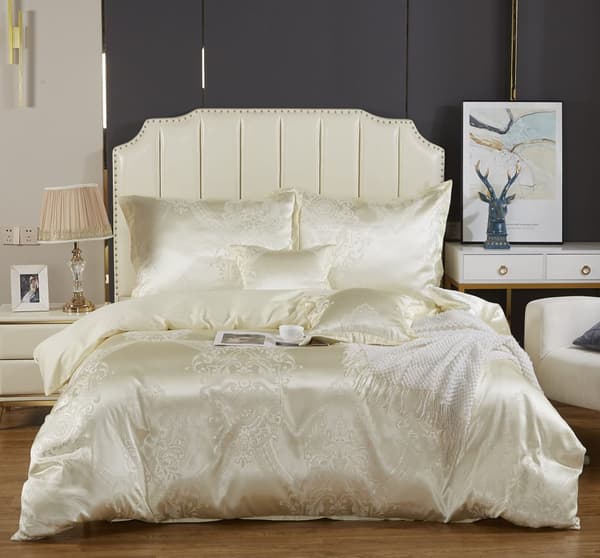 Satin broderet sengetøj 160x200 eksklusivt creme ornamentalt mønster AT005