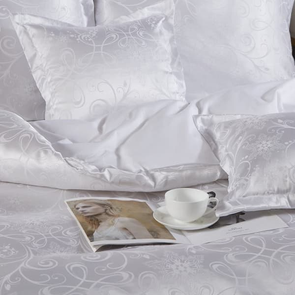 Satinsängkläder broderade 160x200 exklusiva vita virvlar AT001