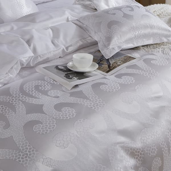 Satin broderet sengetøj 200x220 eksklusive hvide store hvirvler AT003