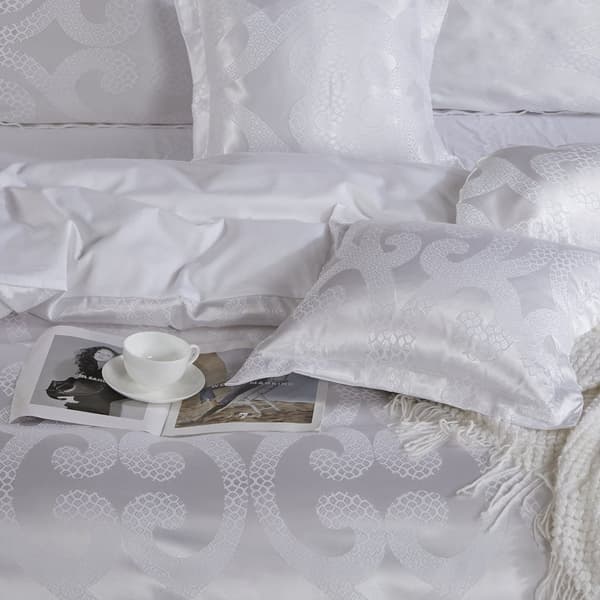 Satin broderet sengetøj 200x220 eksklusive hvide store hvirvler AT003