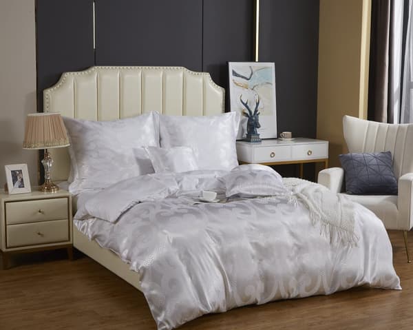 Satin broderet sengetøj 200x220 eksklusive hvide store hvirvler AT003