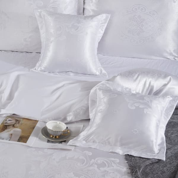 Satin broderet sengetøj 200x220 eksklusivt hvidt dekorativt mønster AT004