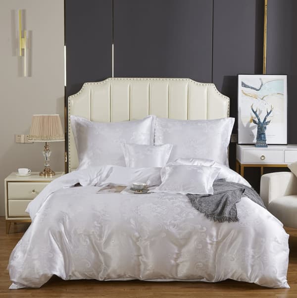 Satin broderet sengetøj 200x220 eksklusivt hvidt dekorativt mønster AT004