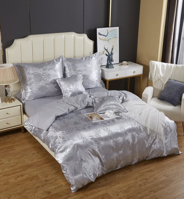 Satinbroderade sängkläder 200x220 exklusivt silver prydnadsmönster AT007