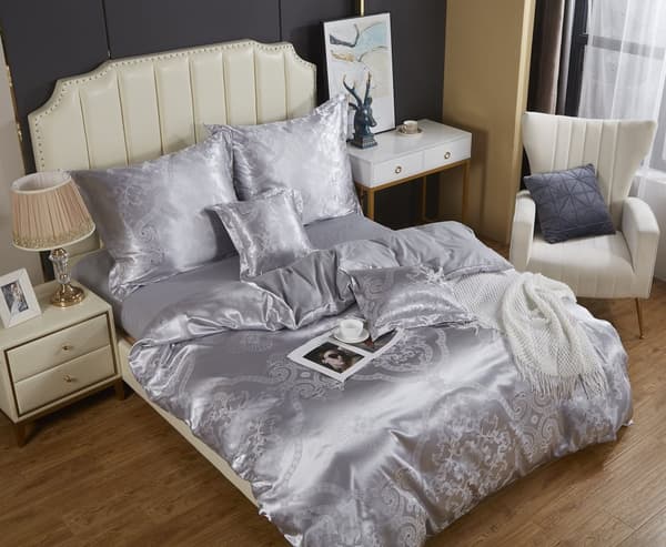 Satinbroderade sängkläder 160x200 exklusivt silver prydnadsmönster AT009