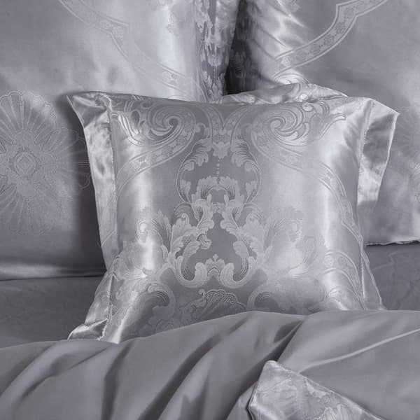 Satinbroderade sängkläder 160x200 exklusivt silver prydnadsmönster AT009