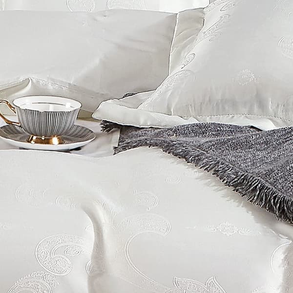 Satin sengetøj broderet 160x200 eksklusiv hvid paisley AT011