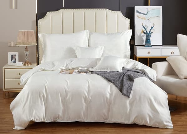 Satin sengetøj broderet 200x220 eksklusiv hvid paisley AT011