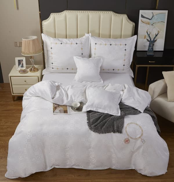 Satin sengetøj broderet 160x200 eksklusive hvide cirkler AT012