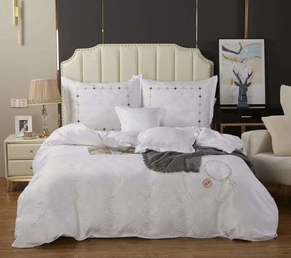 Satin sengetøj broderet 200x220 eksklusive hvide cirkler AT012