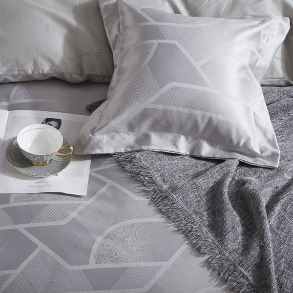 Satin broderet sengetøj 200x220 eksklusivt sølv geometrisk mønster AT014