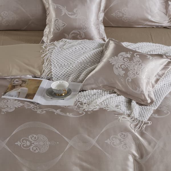 Satinbroderade sängkläder 200x220 exklusivt beige prydnadsmönster AT015