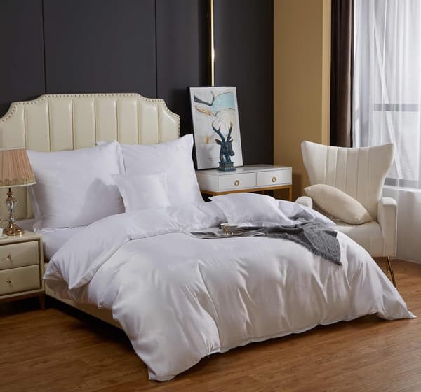 Satin sengetøj broderet 160x200 eksklusive hvide sommerfugle AT017