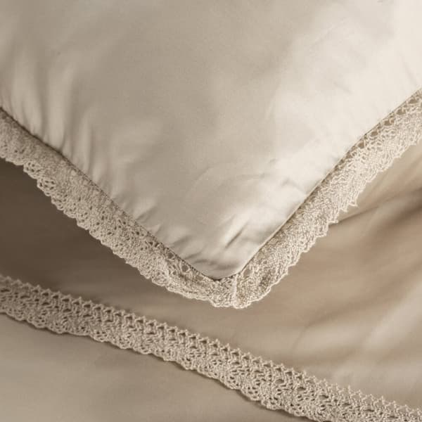 Satiini vuodevaatteet 160x200 RETRO Eurofirany beige pitsillä pakattuna laatikkoon