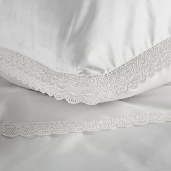 Satin sängkläder 200x220 RETRO Eurofirany vit dekorerad med spets packad i en låda