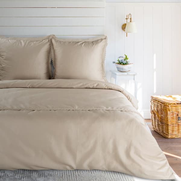 Satiiniset vuodevaatteet 160x200 Eurofirany beige, koristeltu pitsillä pakattuna laatikkoon