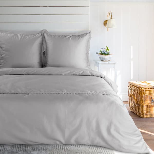 Satin sängkläder 160x200 RETRO Eurofirany ljusgrå dekorerad med spets packad i en låda