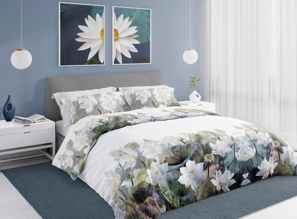 Satinsängkläder 140x200 digitaltryckta adelsblommor med grönska på ljus bakgrund