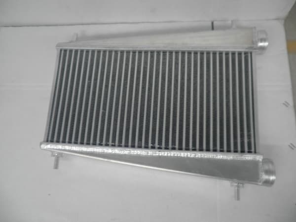 Aluminium Intercooler, Optimeret til Nissan Patrol/Safari og Toyota Land Cruiser, Holdbar legeringskonstruktion, Forbedret køleeffektivitet