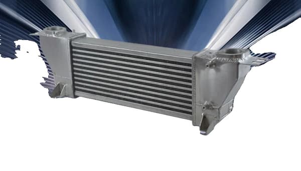 Uppgraderad intercooler, optimal kylprestanda, precis passform för Navara, hållbar aluminiumkonstruktion.