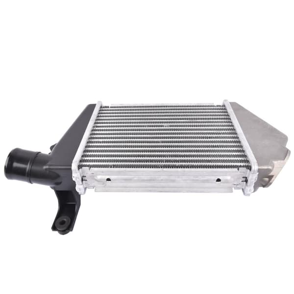 AP01 Diesel Intercooler, OEM-osanumero MN135001, sopii Mitsubishi Triton -malleihin, parantaa moottorin tehokkuutta.