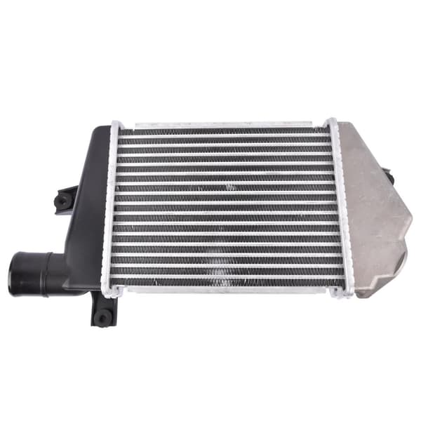 AP01 Diesel Intercooler, OEM-osanumero MN135001, sopii Mitsubishi Triton -malleihin, parantaa moottorin tehokkuutta.