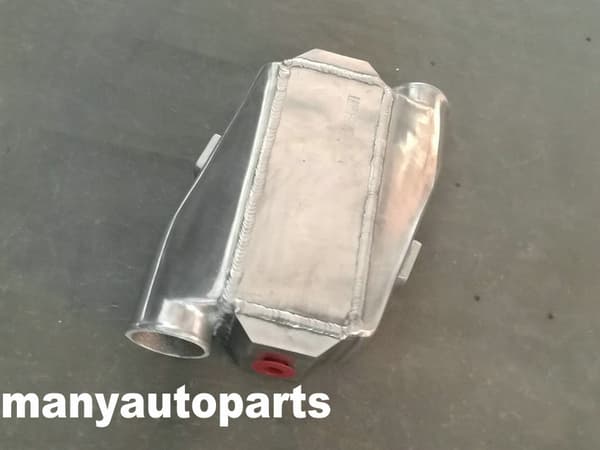 Universell Aluminium Intercooler, 235 mm x 95 mm kärnstorlek, 63 mm inlopp/utlopp, lättviktsdesign