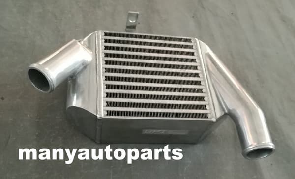 Alumiininen välijäähdytin, sopii AUDI A4 B5, S4, RS4, A6 C5, kestävä rakenne