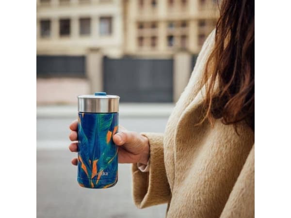 Quokka Boost Coffee Tumbler - Termisk krus i rustfritt stål med infuser 400 ml (Blue Jungle)