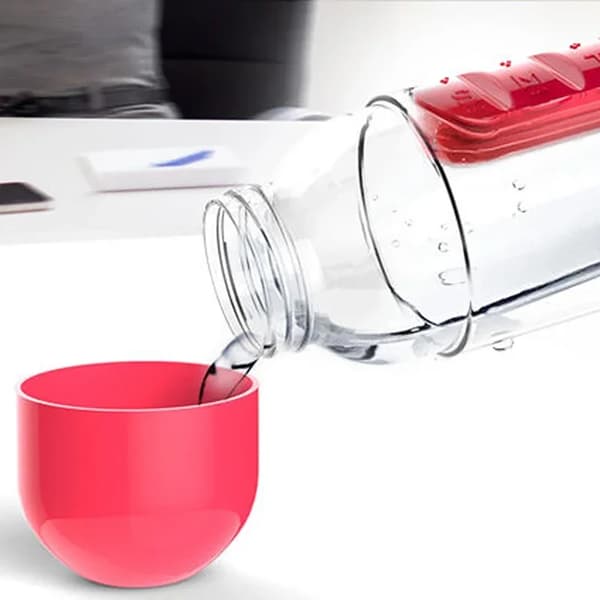 2-i-1 600ml Vattenflaska med 7-facks Medicinbox