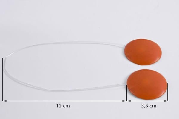 12 CM PUNAINEN MAGNEETILLA KORISTEELLINEN TAPA