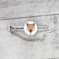Pikkukuva 3 / 4: Shiba Inu - geometrinen klipsi, jossa on valokuva ja kirjoitus Art-Dog-solmioon