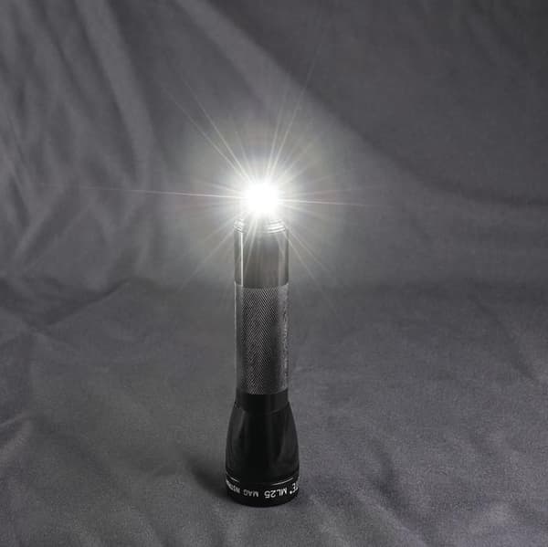 LED-lampa - MAGLITE - ML25LT - Svart - 1 glödlampa - Ljusläget ljusbevakning