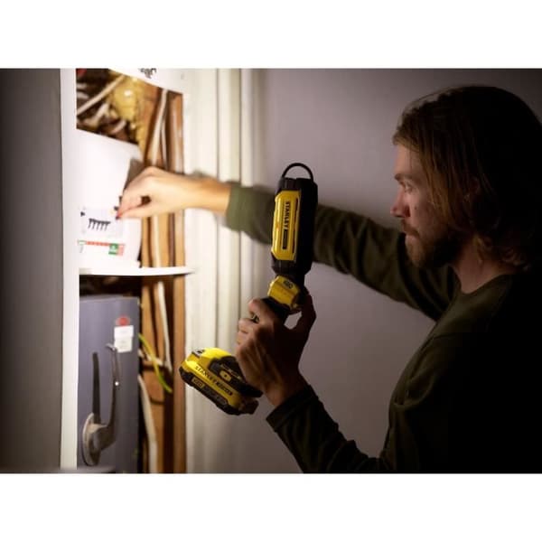 Pivåerbar ficklampa - 18V - 3 LED, 700 lumen, Pivåerbar huvud 0-140° - V20-serien - STANLEY FATMAX, SFMCL050B-XJ