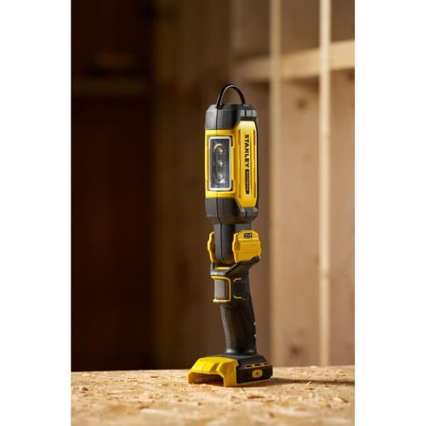 Pivåerbar ficklampa - 18V - 3 LED, 700 lumen, Pivåerbar huvud 0-140° - V20-serien - STANLEY FATMAX, SFMCL050B-XJ