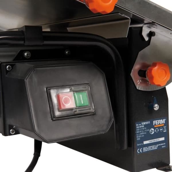 FERM Kakelskärare 900W (vattenkyld) – TCM1011