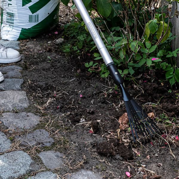 Black+Decker teleskooppiharava