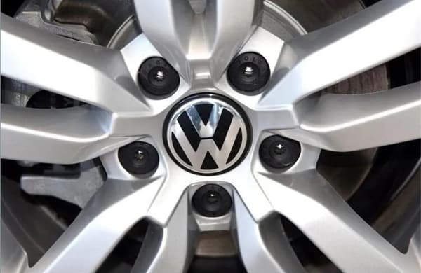 4-Pack - Volkswagen VW Centrumkåpor / Hjulnav Emblem - Bil