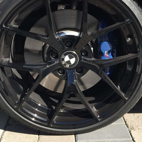 B01- 68MM 4-pakksenter dekker BMW