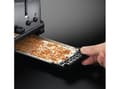 Miniatyrbilde 1 av 2: Russell Hobbs Colours Plus 23330-56 - Brødrister - 2 skive - 2 Spor - flammerød