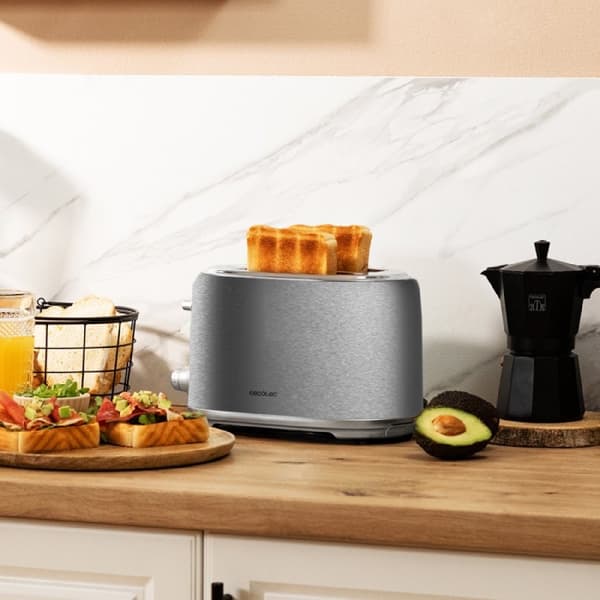 Cecotec Steel toaster with 2 short wide slots with capacity for 2 slices of toast.