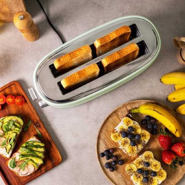 Cecotec Steel toaster with 2 long wide slots with capacity for 4 slices of toast.