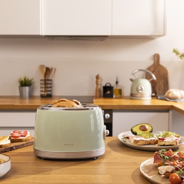 Cecotec Steel toaster with 2 short extra-wide slots with capacity for 2 slices of toast.