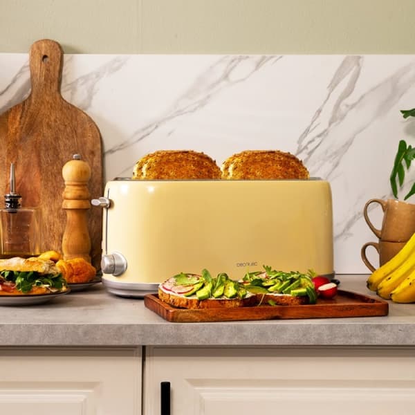 Cecotec Steel toaster with 2 long wide slots with capacity for 4 slices of toast.