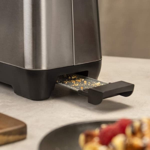 Cecotec Steel toaster with 2 extra-wide long slots, with capacity for 4 slices of toast, 1600 W and bun holder.