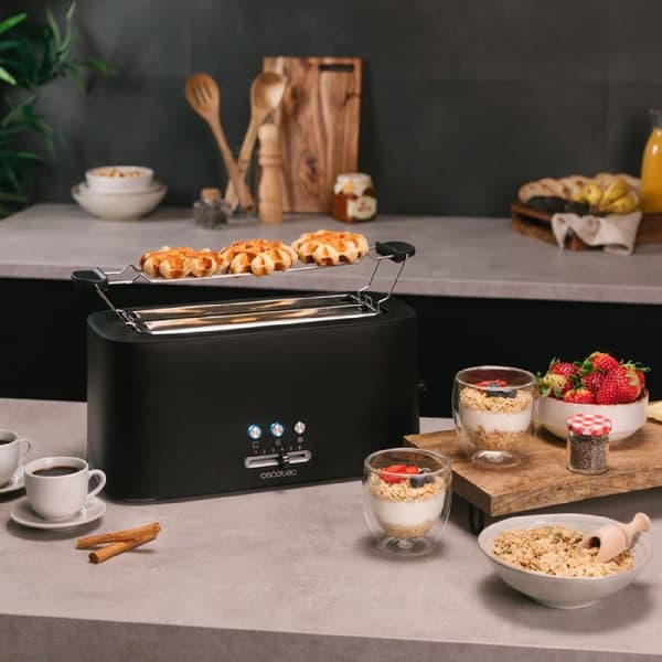 Cecotec Plastic toaster with 2 long extra-wide slots and capacity for 4 slices of toast. Stainless-steel finish and bun holder included.
