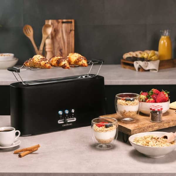 Cecotec Plastic toaster with 1 long extra-wide slot and capacity for 2 slices of toast. Stainless-steel finish and bun holder included.