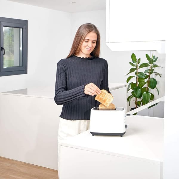 Brödrost Black+Decker BXTOA820E (820W)