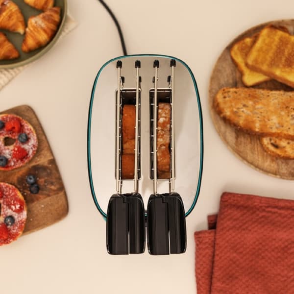 Cecotec Toaster with 2 short wide slots and capacity for 2 slices of toast.